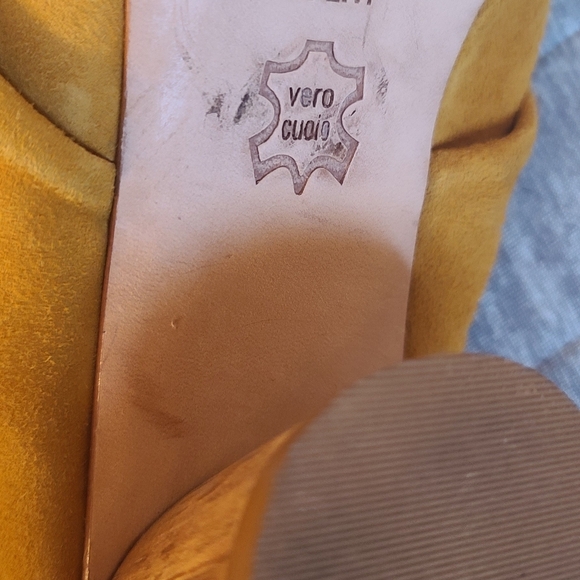 Bernardo Mustard Suede Knot Mules Slip-On Pointed Toe Women’s Shoes - Picture 4 of 7